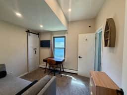 Fall Availability | Clean & Cozy | Dog Friendly - Imagen 5