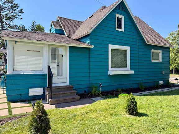 Fall Availability | Clean & Cozy | Dog Friendly - Imagen 2