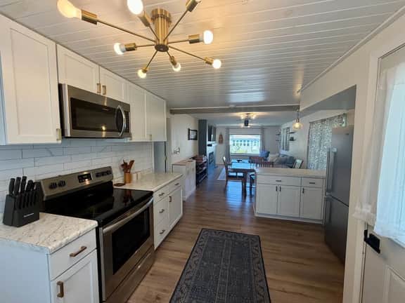 Fall Availability | Clean & Cozy | Dog Friendly - Imagen 3